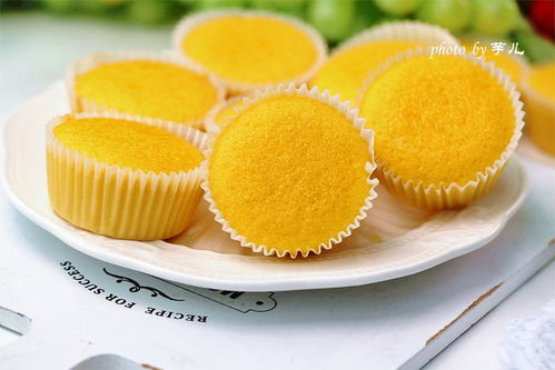 簡(jiǎn)單快速的海綿紙杯蛋糕 松軟可口，不開裂不塌陷，一次成功